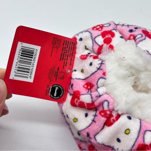 Hello Kitty Kids Fuzzy Babba Slippers Socks Size M/L Shoe Size 13-4 - Picture 3 of 6
